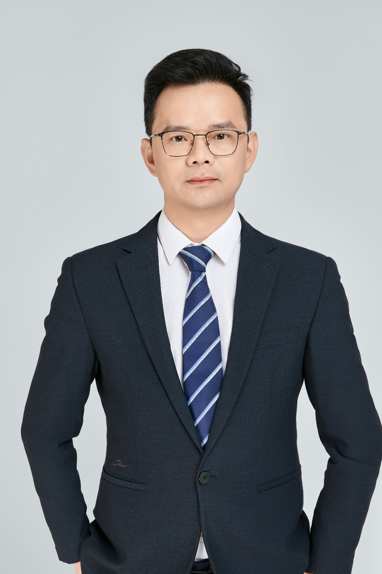 王其红律师 形象照